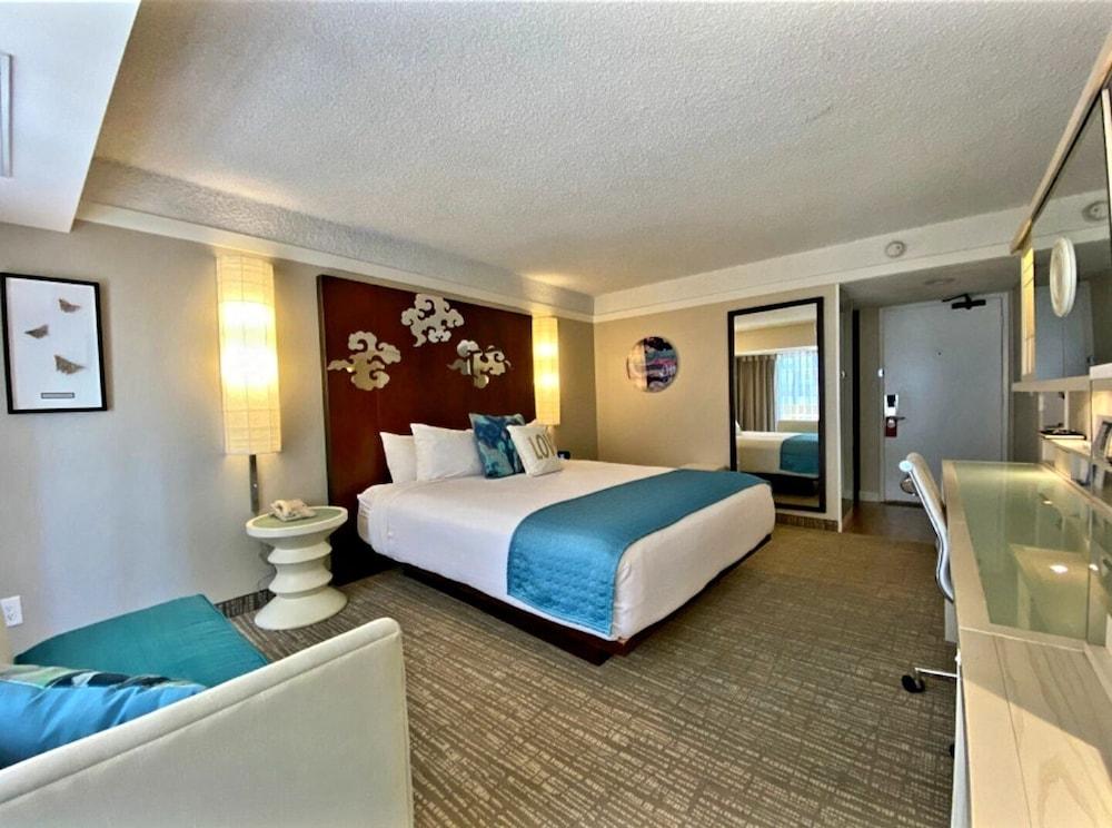 Hotel Atrium Orange County 3*