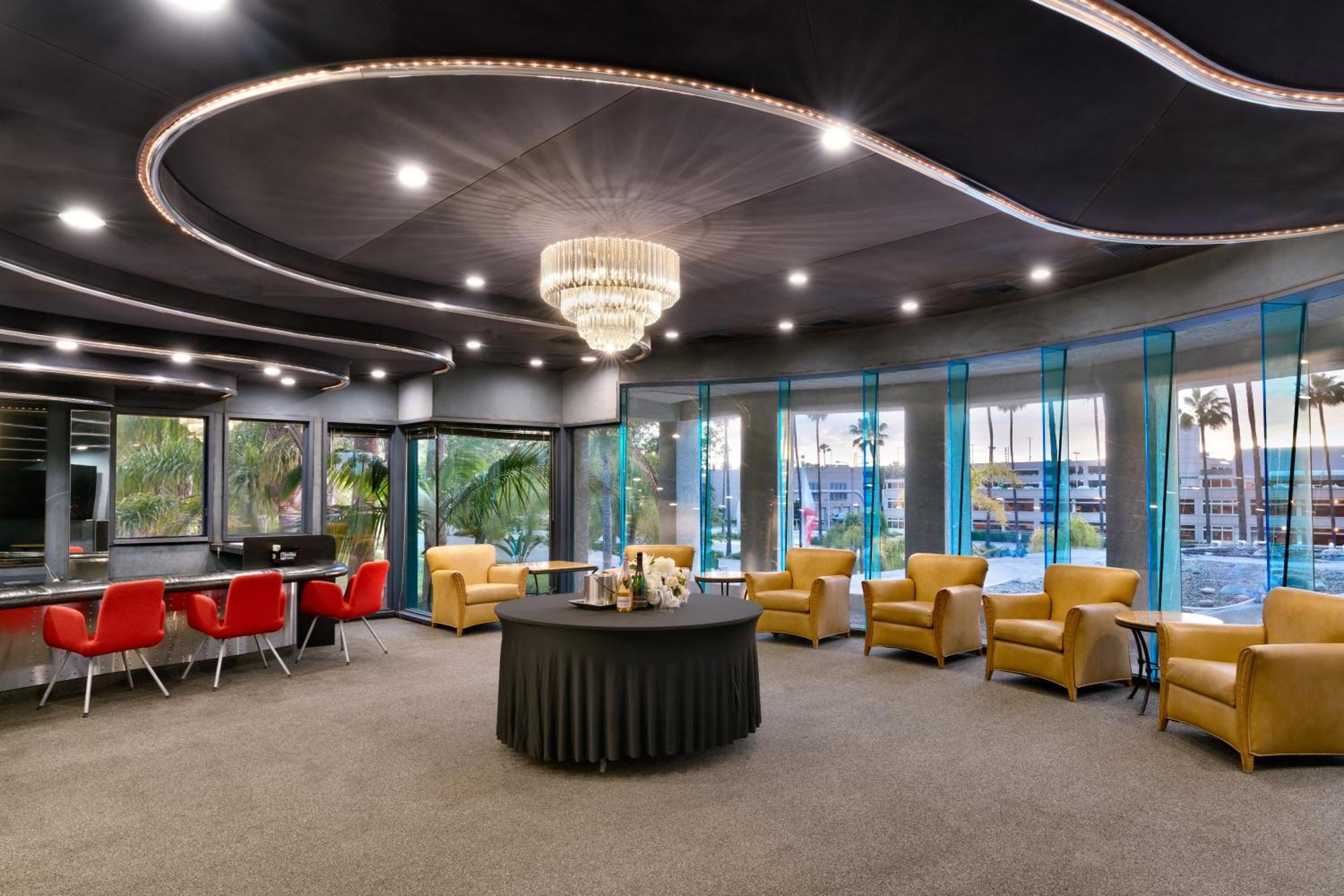 Atrium Orange County 3*