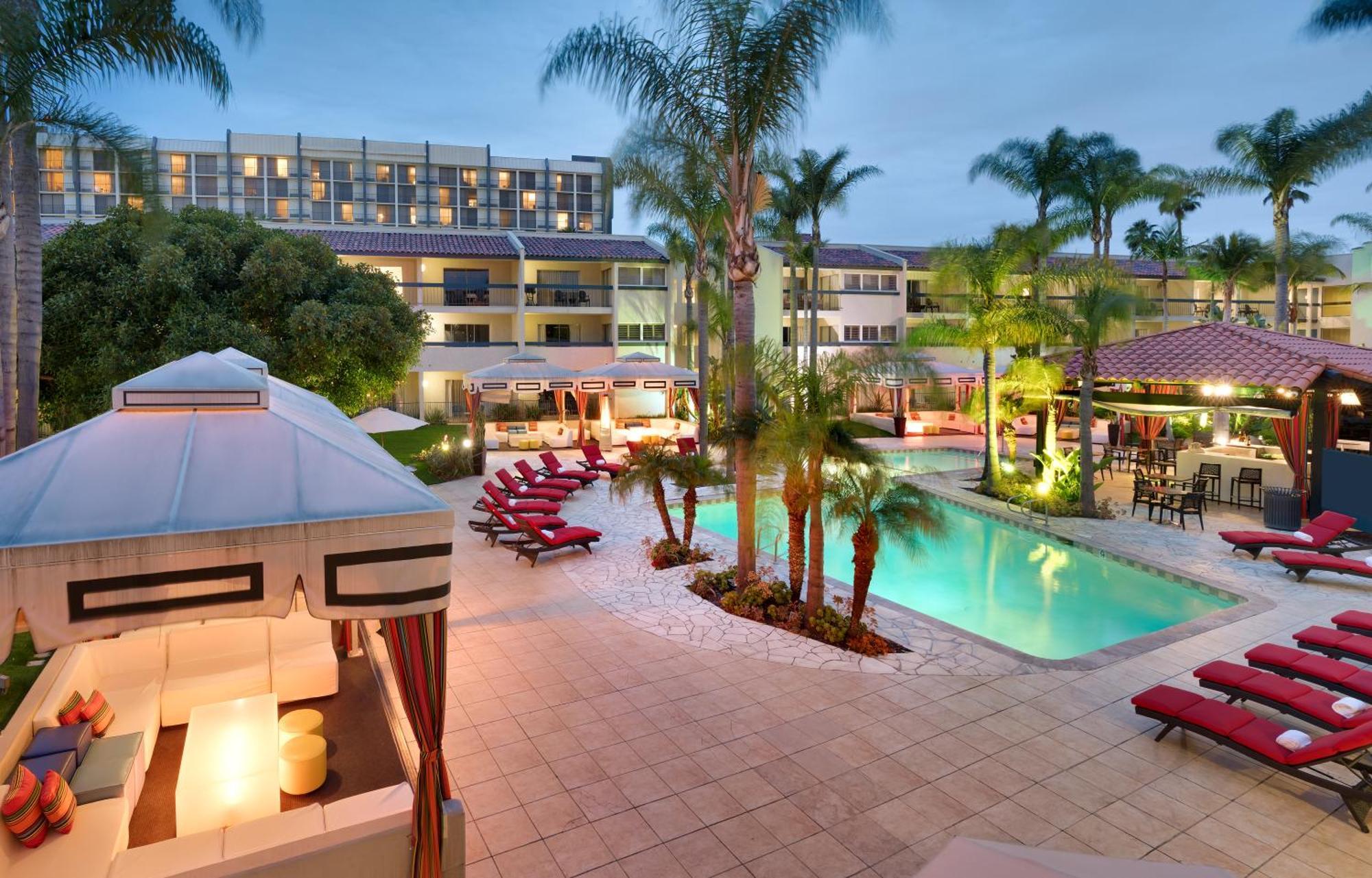 Atrium Orange County 3*