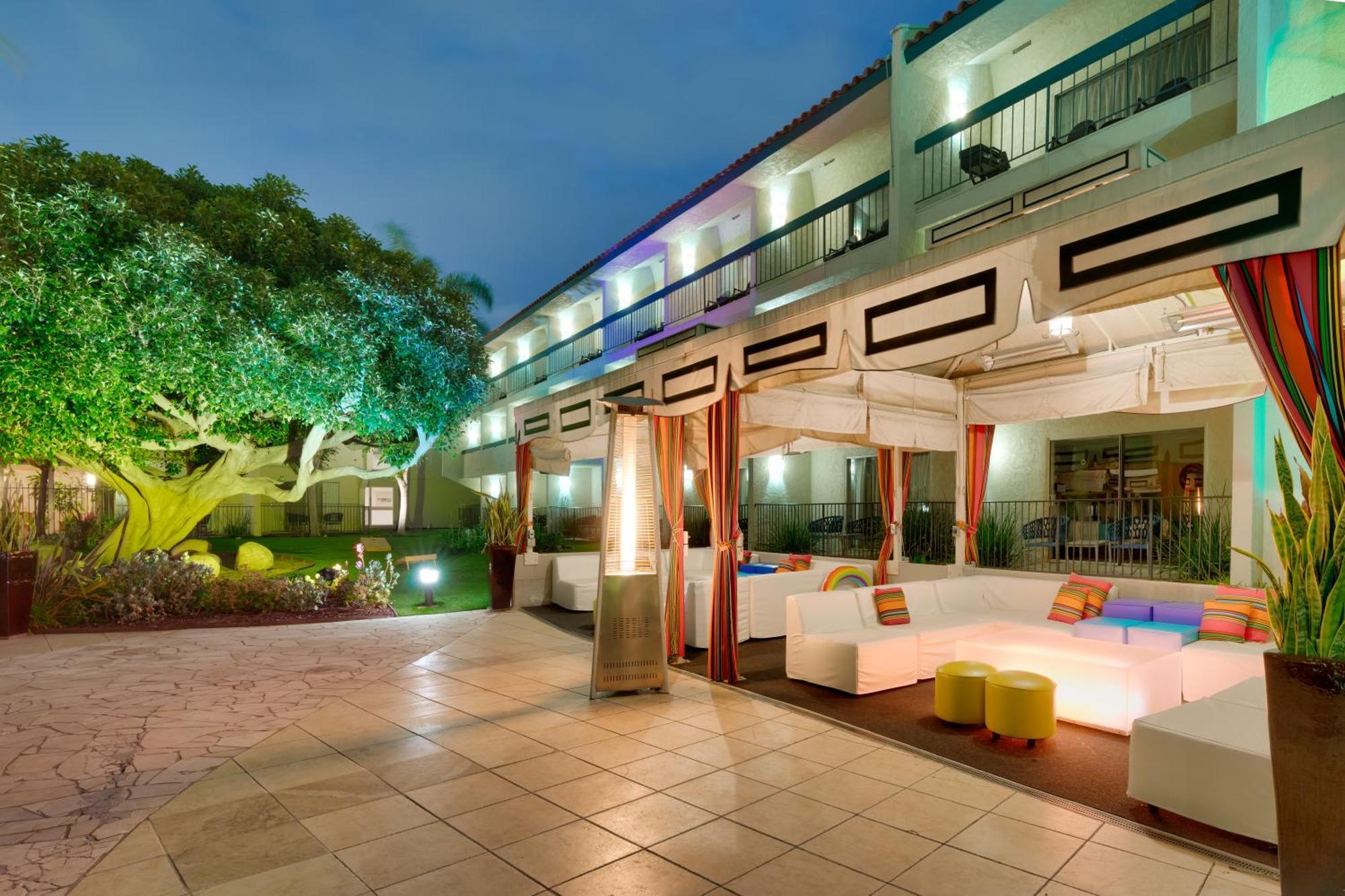 Hotel Atrium Orange County 3*