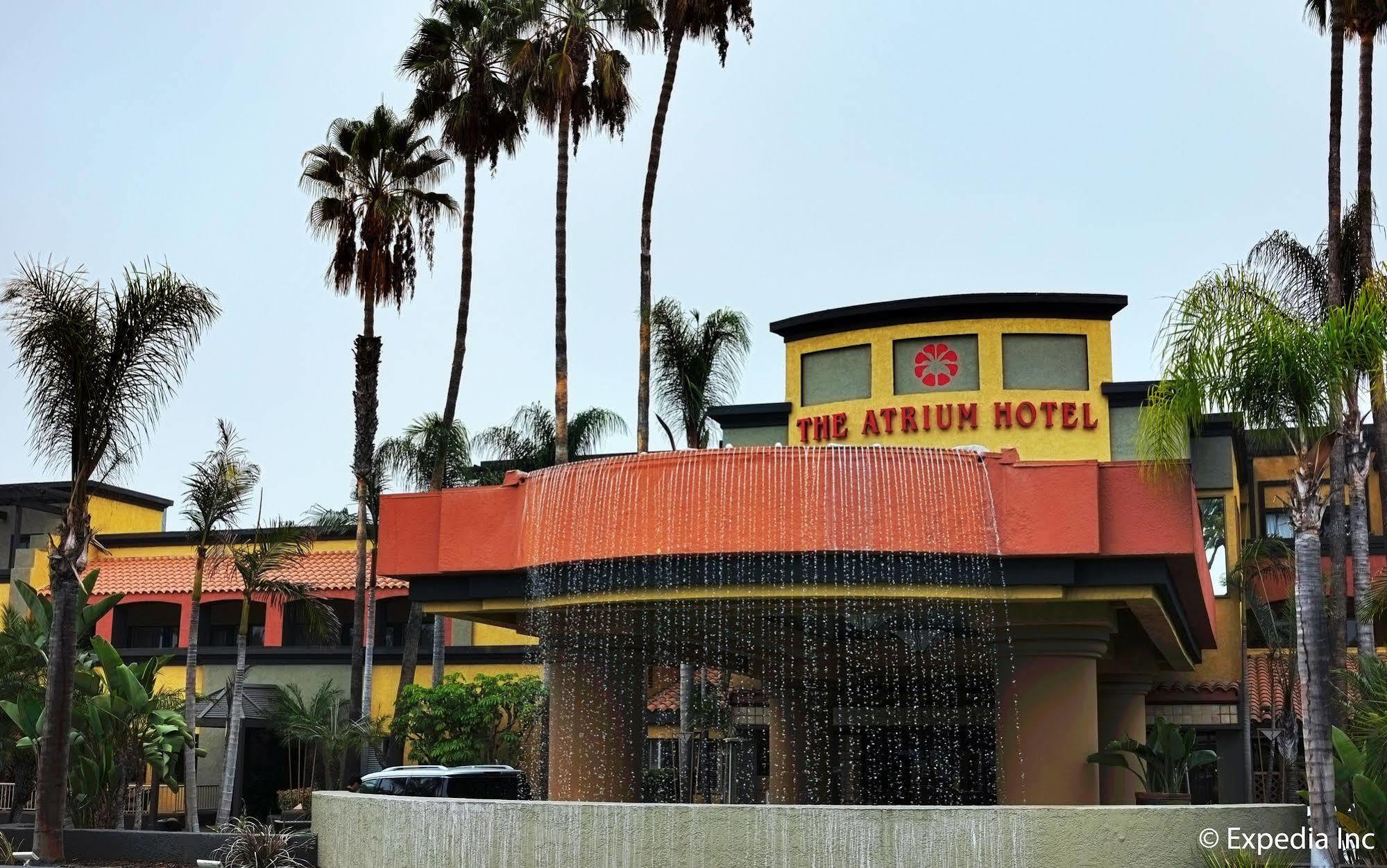 Atrium Orange County 3*